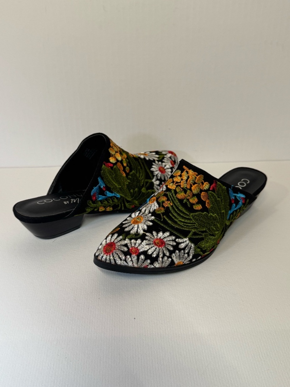 Coconuts by Matisse Cloris Floral Embroidered Mule Loafers Size 6 Black Slip On